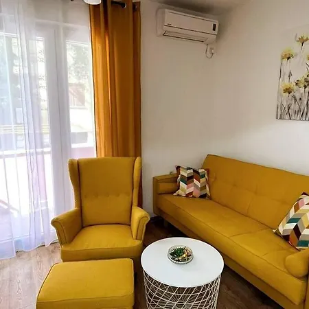 Lijepo Ureden Stan U Centru Grada Apartmán Knin