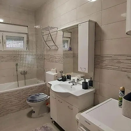 Lijepo Ureden Stan U Centru Grada Apartmán Knin