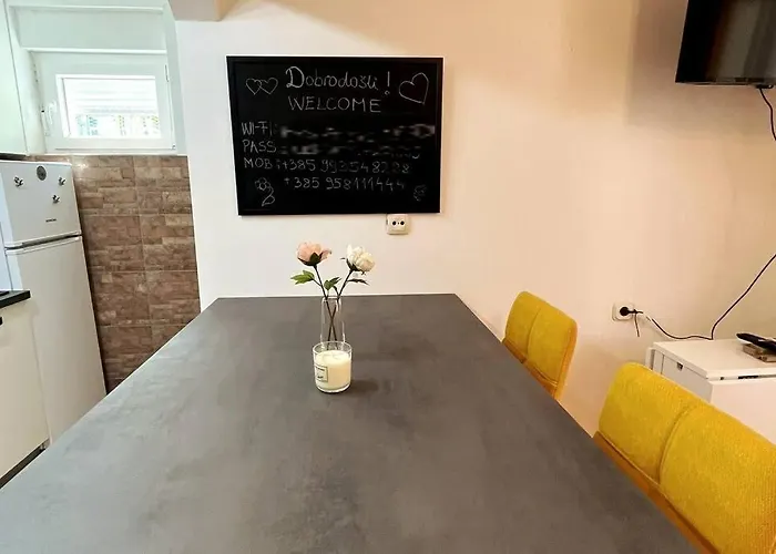 Lijepo Ureden Stan U Centru Grada Apartmán