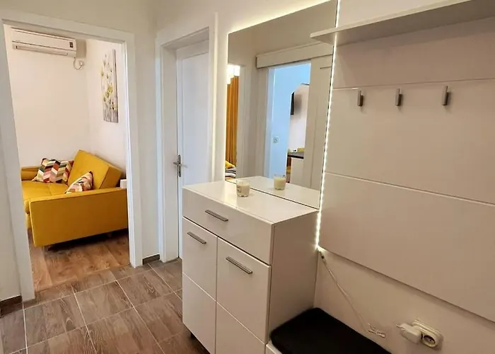 Lijepo Ureden Stan U Centru Grada * קנין