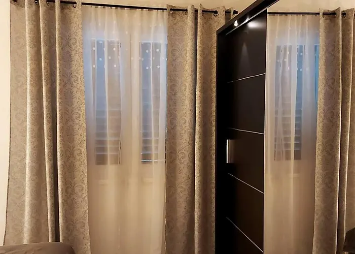 Lijepo Ureden Stan U Centru Grada Apartmán